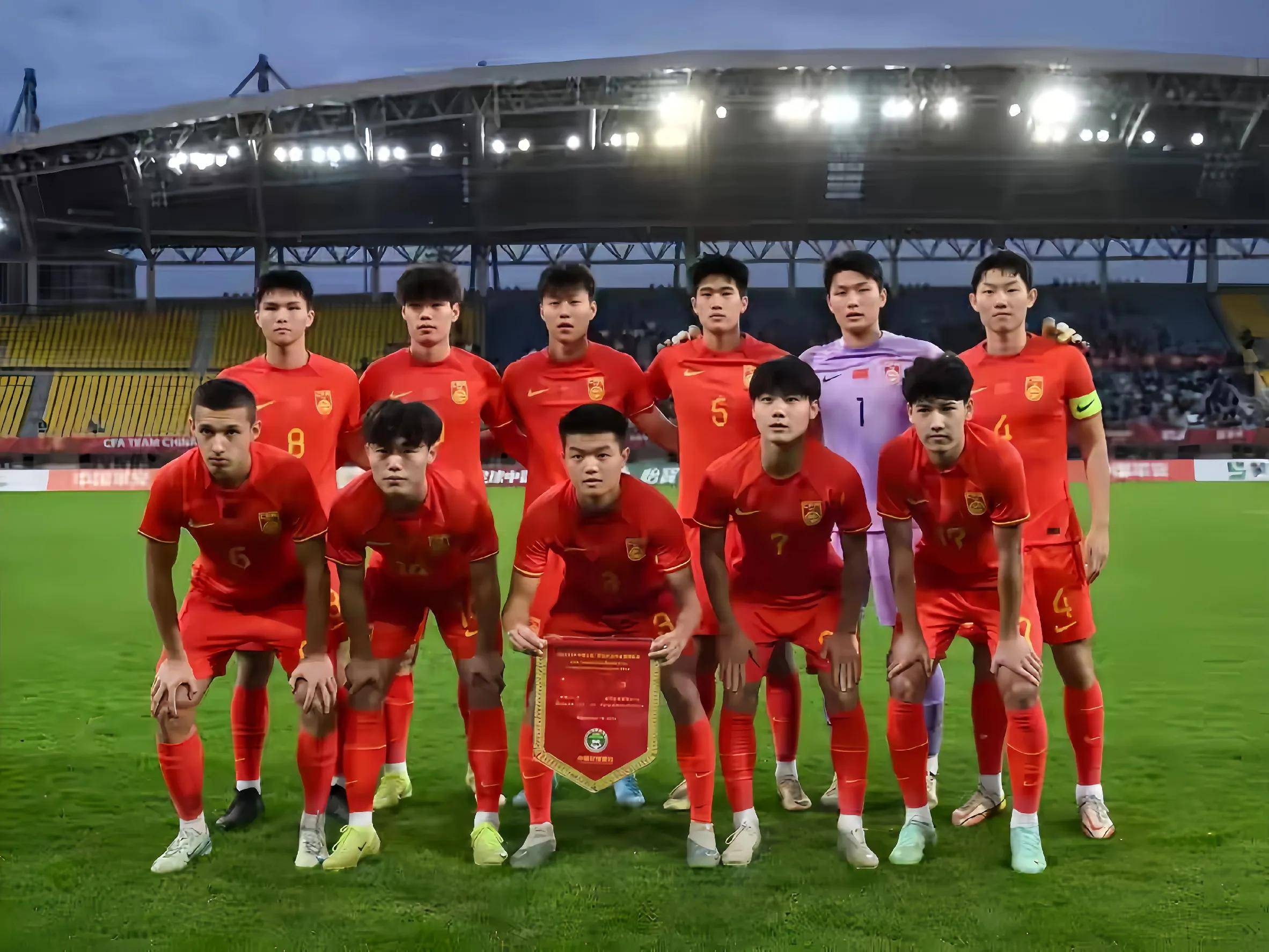 中国足球联队历史性进军亚冠强，创造佳绩！