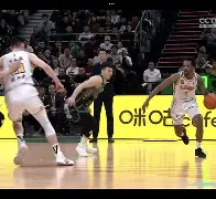  菲尼克斯太阳半决赛小胜辽宁男篮，马龙砍下3记关键球，全场沸腾